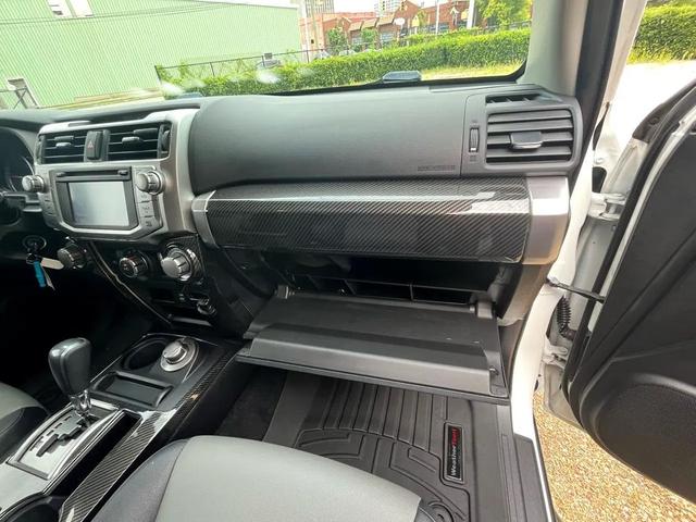 Photo of 2017 WHITE Toyota 4Runner