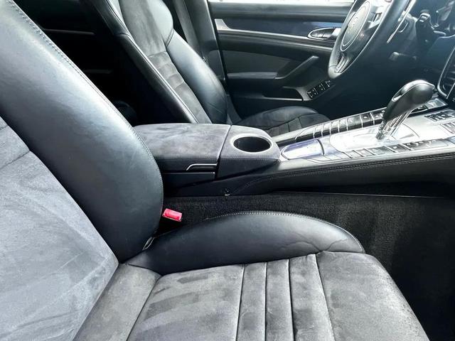Photo of 2013 White Porsche Panamera