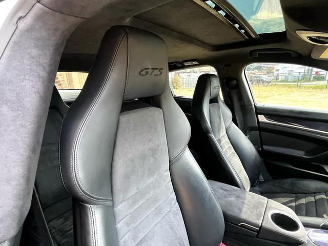 Photo of 2013 White Porsche Panamera