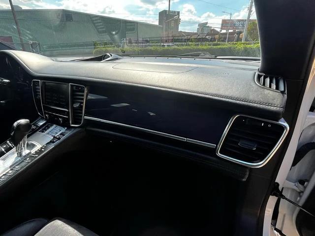 Photo of 2013 White Porsche Panamera