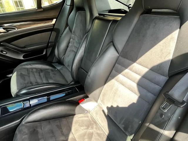 Photo of 2013 White Porsche Panamera
