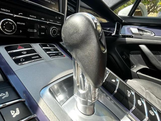 Photo of 2013 White Porsche Panamera