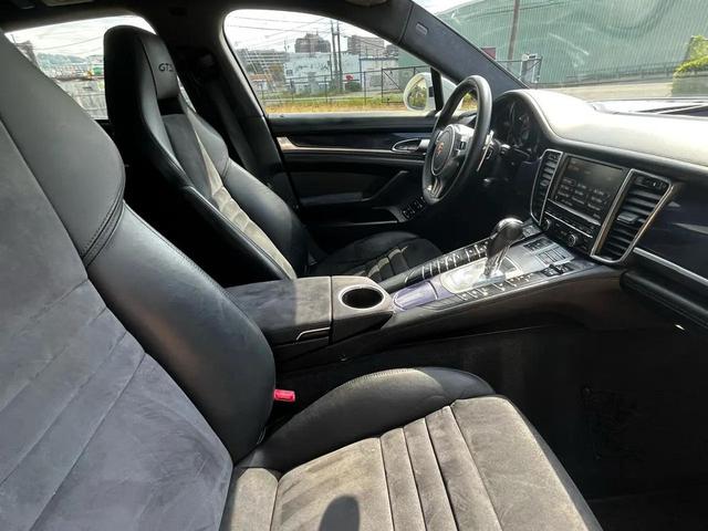 Photo of 2013 White Porsche Panamera