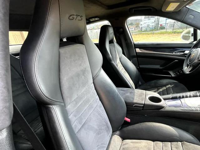 Photo of 2013 White Porsche Panamera