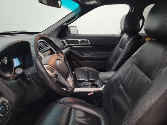 Photo of 2015 Tuxedo Black Metallic Ford Explorer