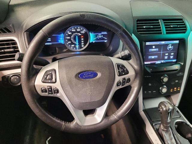 Photo of 2015 Tuxedo Black Metallic Ford Explorer