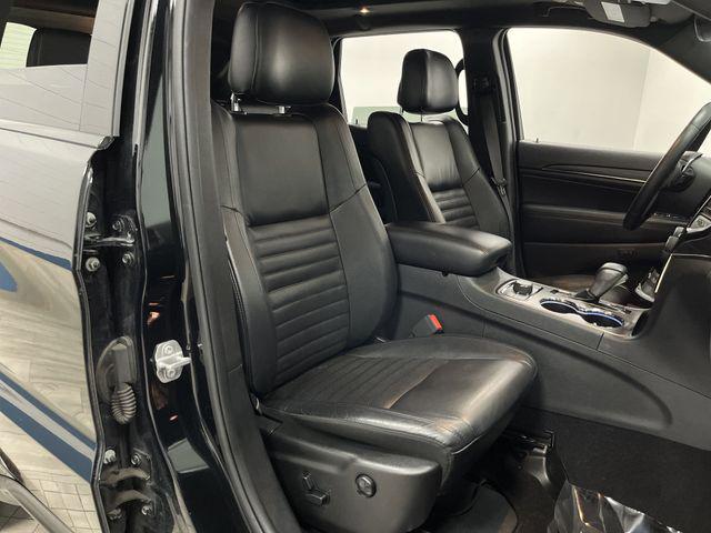 Photo of 2020 Diamond Black Crystal Pearlcoat Jeep Grand Cherokee