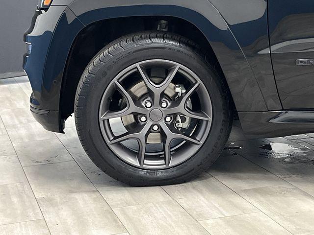Photo of 2020 Diamond Black Crystal Pearlcoat Jeep Grand Cherokee