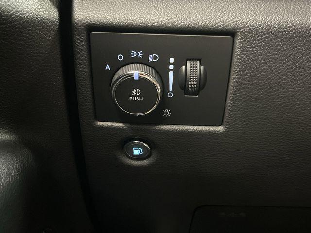 Photo of 2020 Diamond Black Crystal Pearlcoat Jeep Grand Cherokee