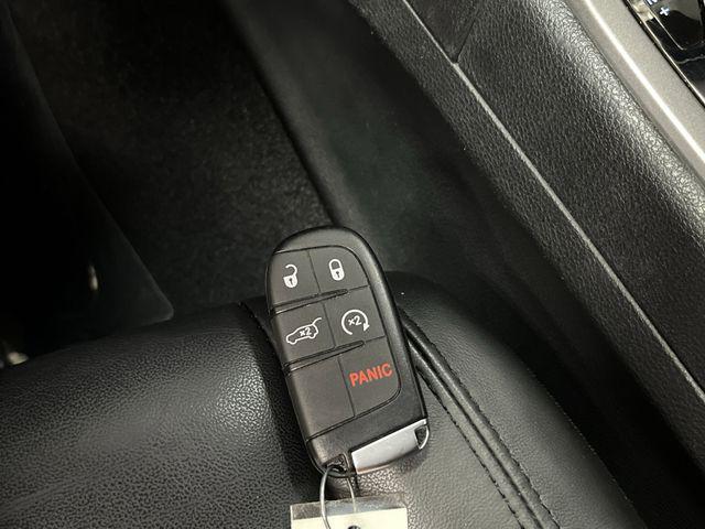 Photo of 2020 Diamond Black Crystal Pearlcoat Jeep Grand Cherokee