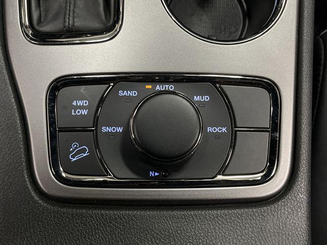 Photo of 2020 Diamond Black Crystal Pearlcoat Jeep Grand Cherokee
