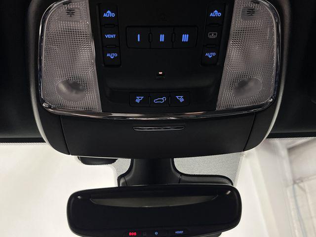 Photo of 2020 Diamond Black Crystal Pearlcoat Jeep Grand Cherokee