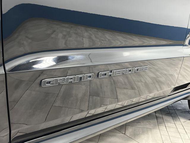 Photo of 2020 Diamond Black Crystal Pearlcoat Jeep Grand Cherokee
