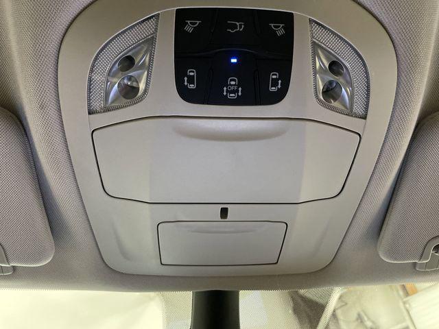 Photo of 2023 Silver Mist Clearcoat Chrysler Pacifica