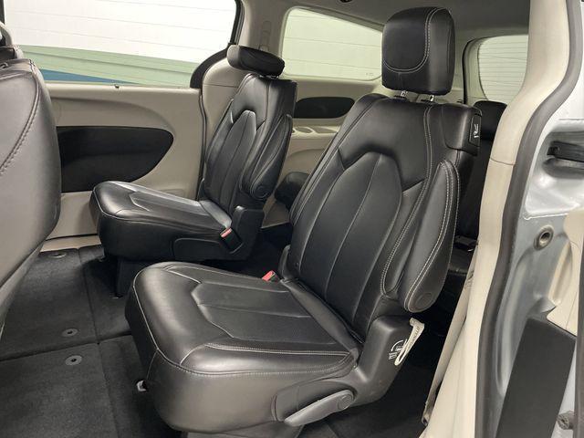 Photo of 2023 Silver Mist Clearcoat Chrysler Pacifica