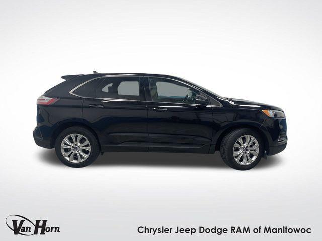 Photo of 2022 Black Metallic Ford Edge