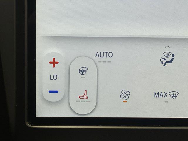 Photo of 2022 Black Metallic Ford Edge