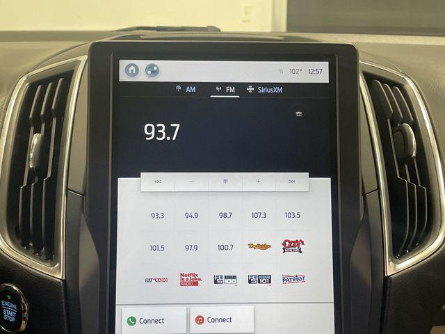 Photo of 2022 Black Metallic Ford Edge