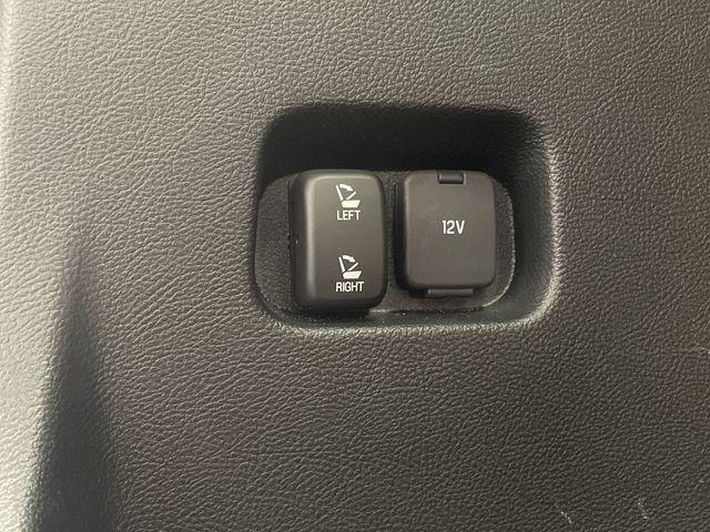 Photo of 2022 Black Metallic Ford Edge