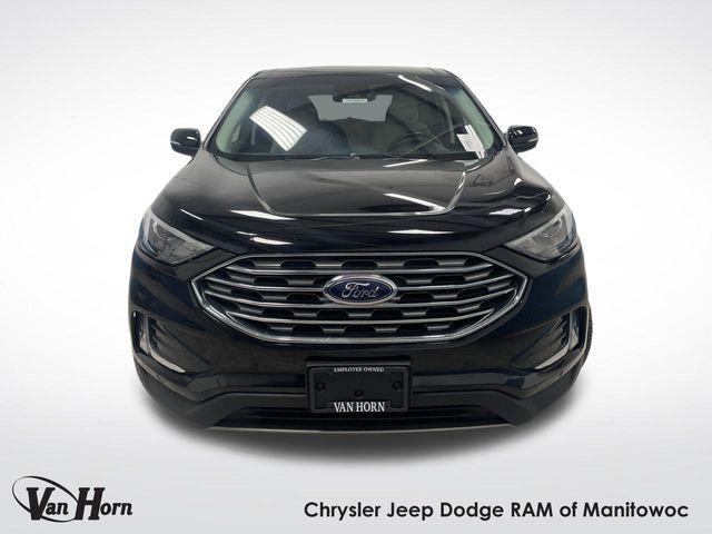 Photo of 2022 Black Metallic Ford Edge