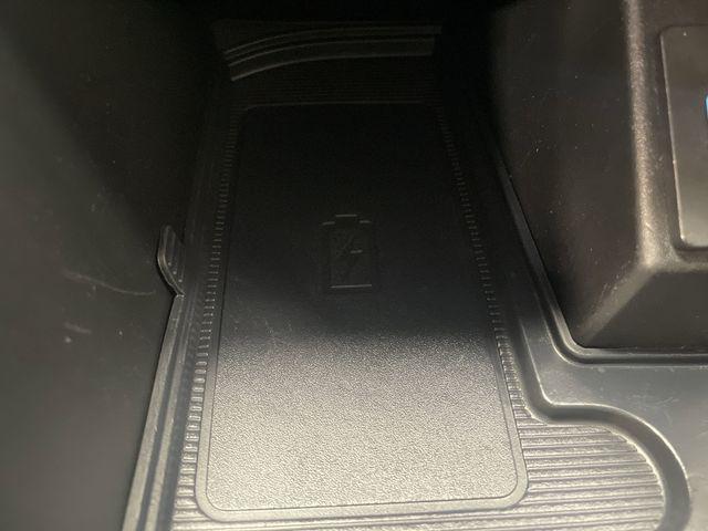 Photo of 2022 Black Metallic Ford Edge