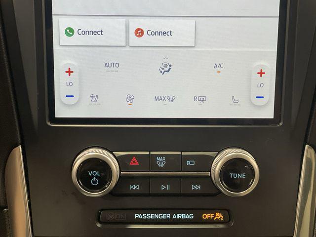 Photo of 2022 Black Metallic Ford Edge