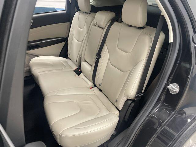 Photo of 2022 Black Metallic Ford Edge