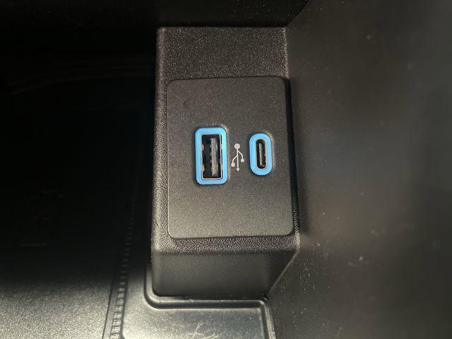 Photo of 2022 Black Metallic Ford Edge