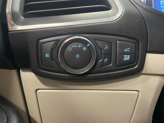 Photo of 2022 Black Metallic Ford Edge