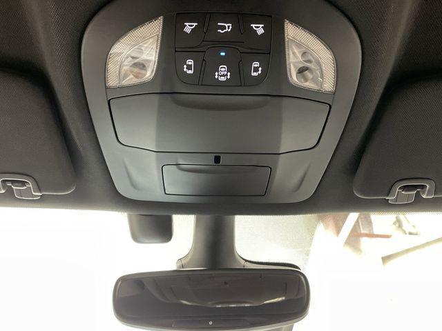 Photo of 2022 Brilliant Black Crystal Pearlcoat Chrysler Pacifica Hybrid