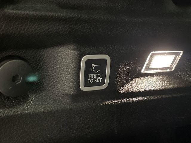 Photo of 2024 Diamond Black Crystal Pearlcoat Jeep Grand Cherokee L