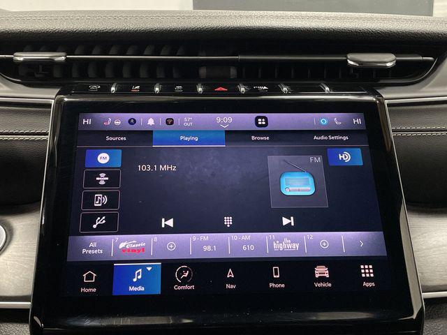 Photo of 2024 Diamond Black Crystal Pearlcoat Jeep Grand Cherokee L