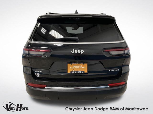 Photo of 2024 Diamond Black Crystal Pearlcoat Jeep Grand Cherokee L