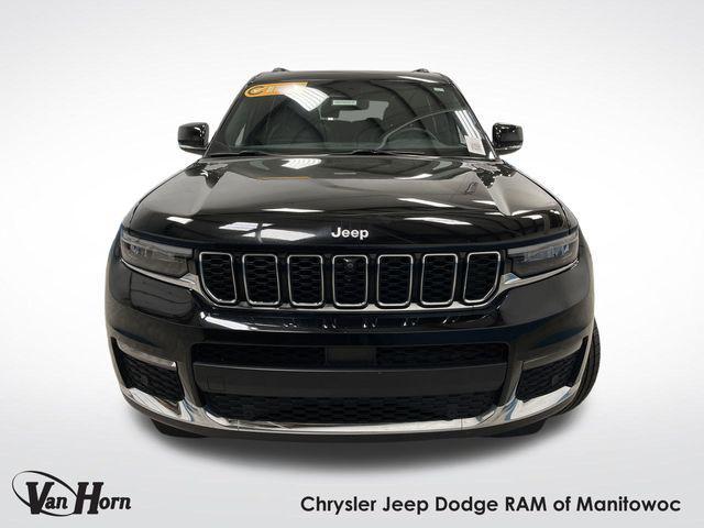 Photo of 2024 Diamond Black Crystal Pearlcoat Jeep Grand Cherokee L
