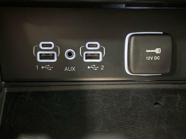 Photo of 2024 Diamond Black Crystal Pearlcoat Jeep Grand Cherokee L