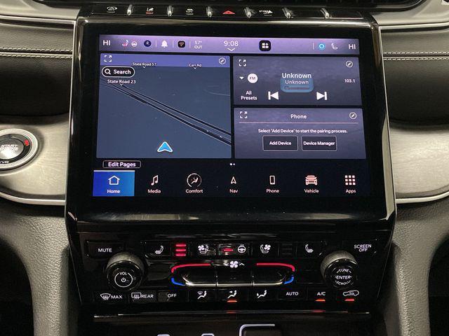 Photo of 2024 Diamond Black Crystal Pearlcoat Jeep Grand Cherokee L