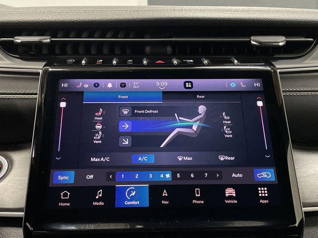 Photo of 2024 Diamond Black Crystal Pearlcoat Jeep Grand Cherokee L