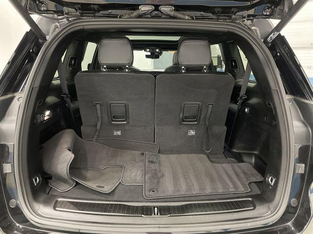 Photo of 2024 Diamond Black Crystal Pearlcoat Jeep Grand Cherokee L