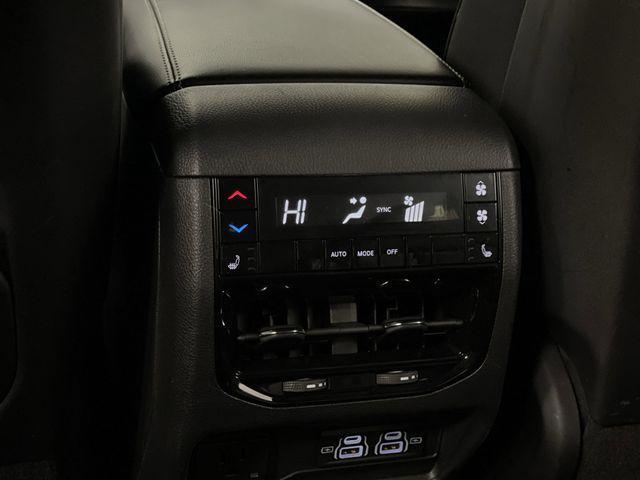 Photo of 2024 Diamond Black Crystal Pearlcoat Jeep Grand Cherokee L