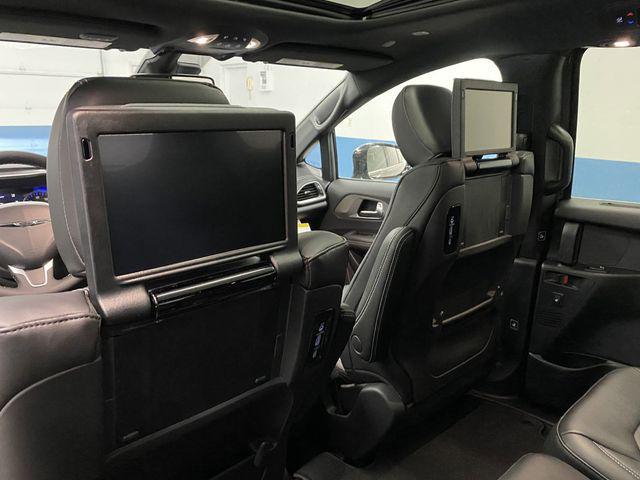 Photo of 2025 Ceramic Gray Clearcoat Chrysler Pacifica