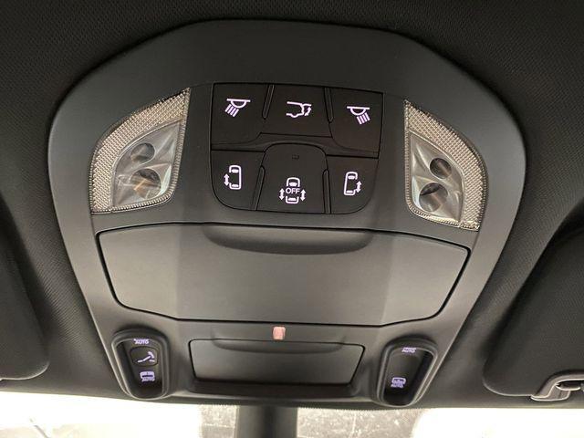 Photo of 2025 Ceramic Gray Clearcoat Chrysler Pacifica