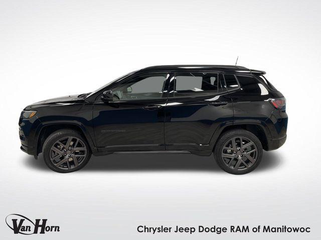Photo of 2024 Diamond Black Crystal Pearlcoat Jeep Compass