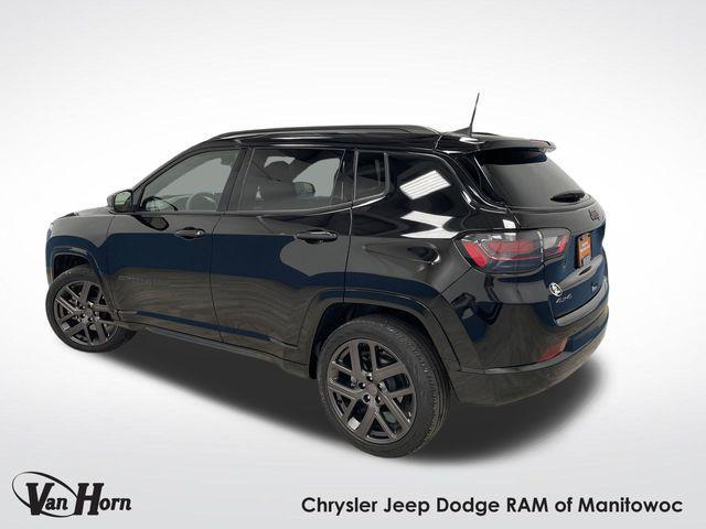 Photo of 2024 Diamond Black Crystal Pearlcoat Jeep Compass