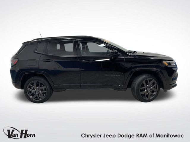 Photo of 2024 Diamond Black Crystal Pearlcoat Jeep Compass