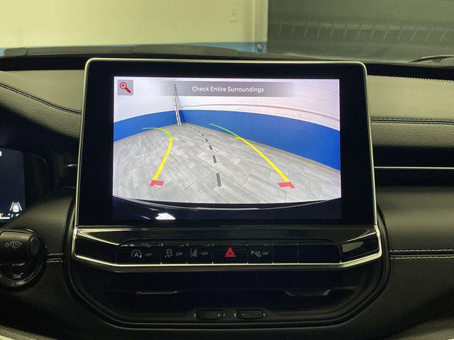 Photo of 2024 Diamond Black Crystal Pearlcoat Jeep Compass