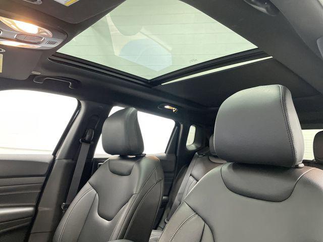 Photo of 2024 Diamond Black Crystal Pearlcoat Jeep Compass