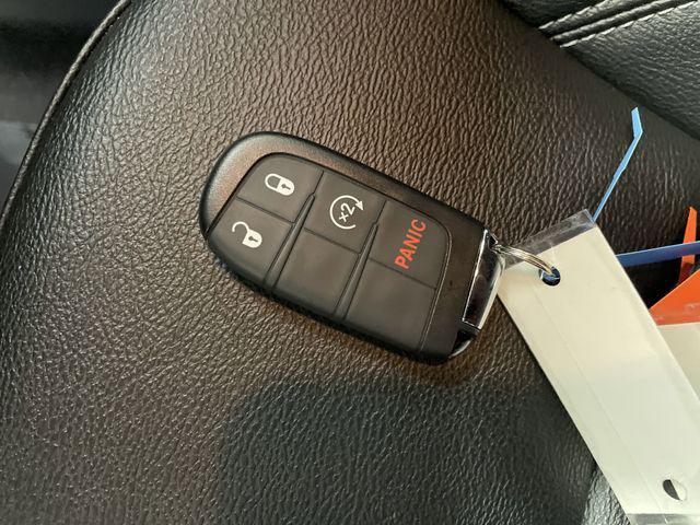 Photo of 2024 Diamond Black Crystal Pearlcoat Jeep Compass