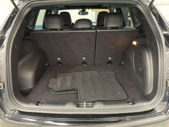 Photo of 2024 Diamond Black Crystal Pearlcoat Jeep Compass