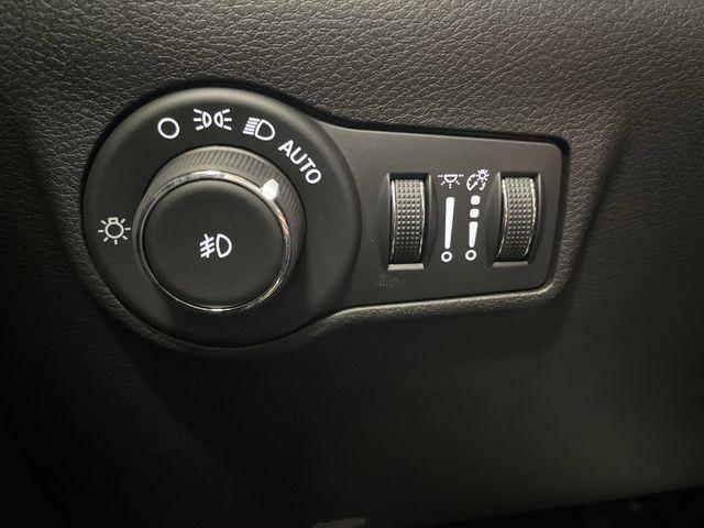 Photo of 2024 Diamond Black Crystal Pearlcoat Jeep Compass
