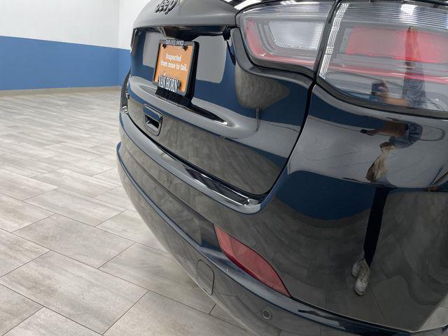Photo of 2024 Diamond Black Crystal Pearlcoat Jeep Compass